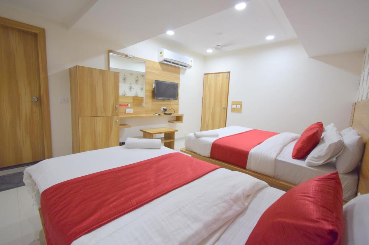 Hotel Royal Square By Sky Stays Ahmedabad Bagian luar foto