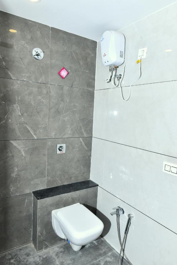 Hotel Royal Square By Sky Stays Ahmedabad Bagian luar foto