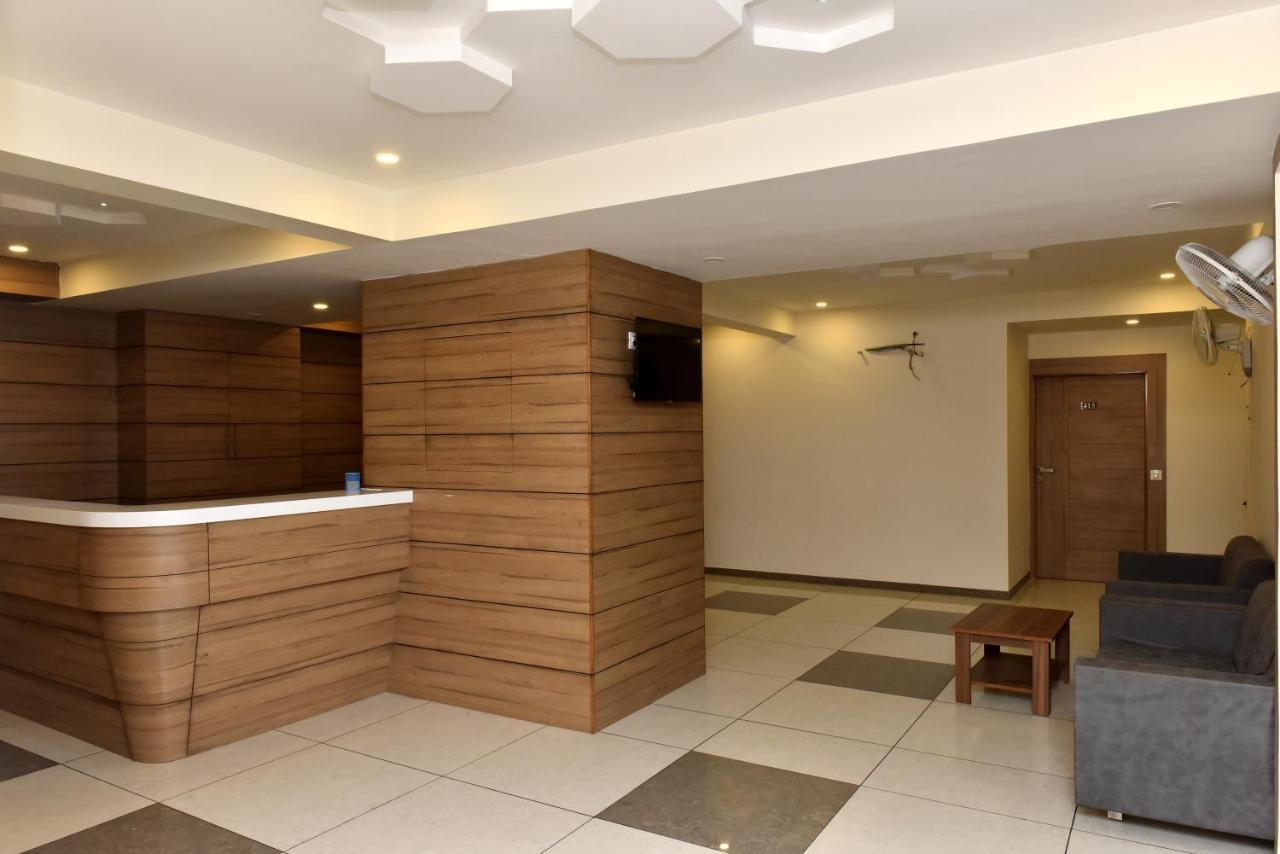 Hotel Royal Square By Sky Stays Ahmedabad Bagian luar foto