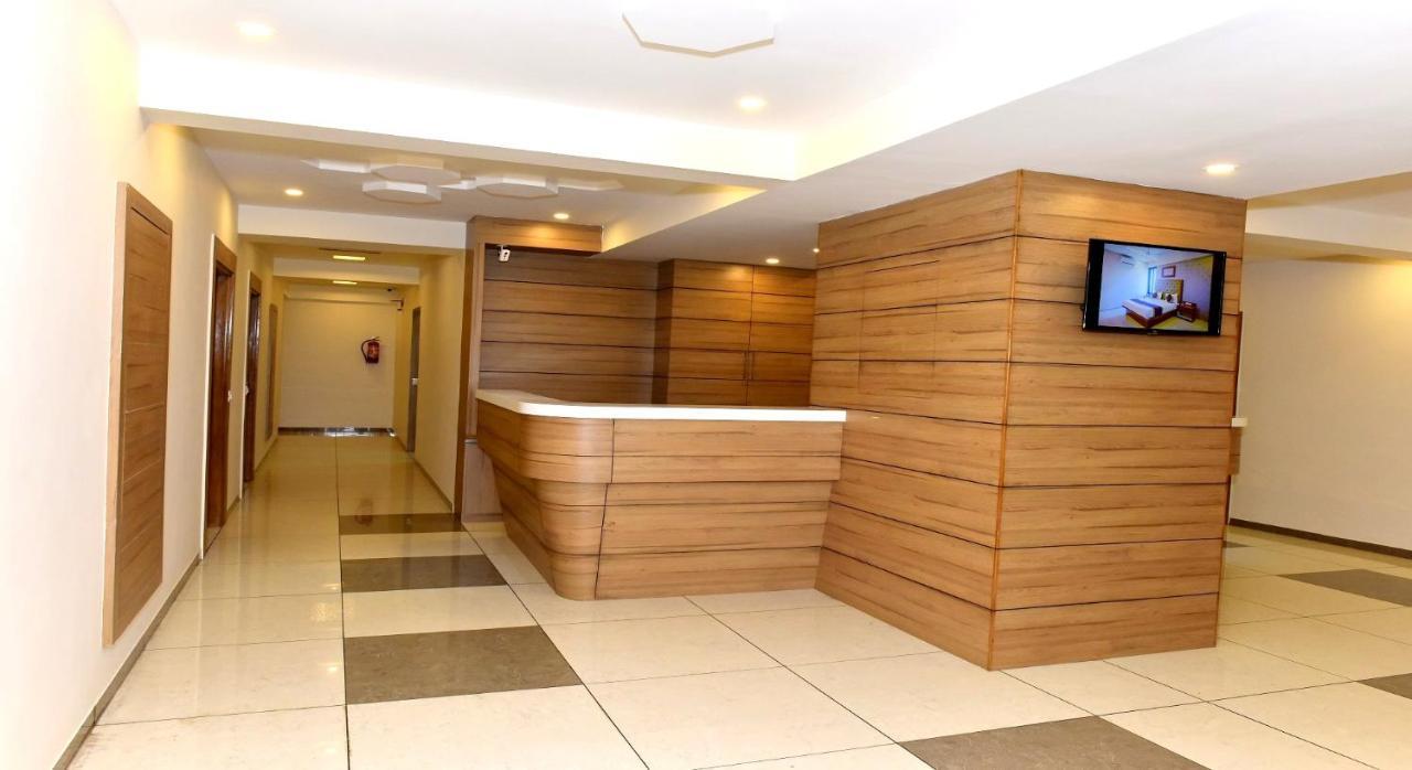Hotel Royal Square By Sky Stays Ahmedabad Bagian luar foto