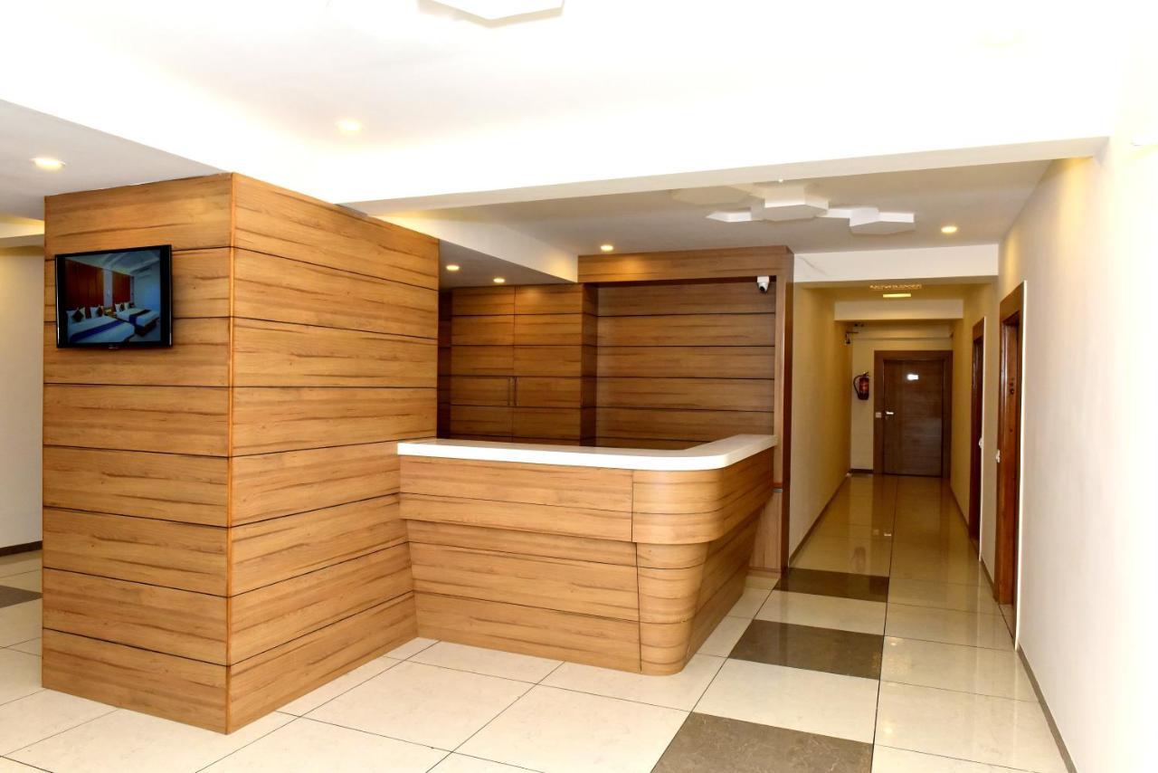 Hotel Royal Square By Sky Stays Ahmedabad Bagian luar foto
