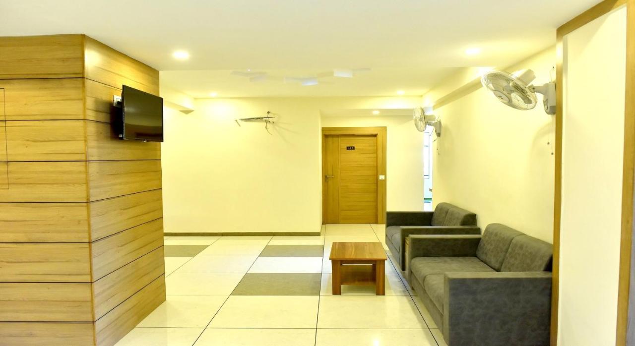Hotel Royal Square By Sky Stays Ahmedabad Bagian luar foto