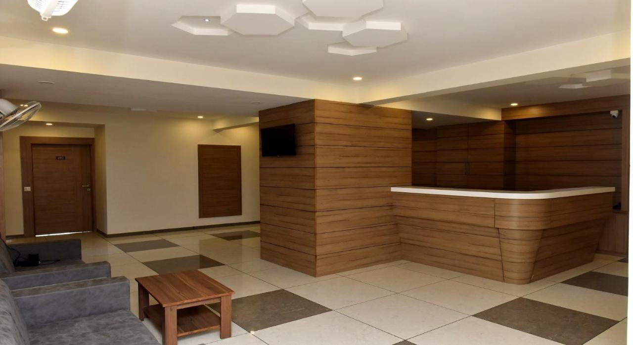 Hotel Royal Square By Sky Stays Ahmedabad Bagian luar foto