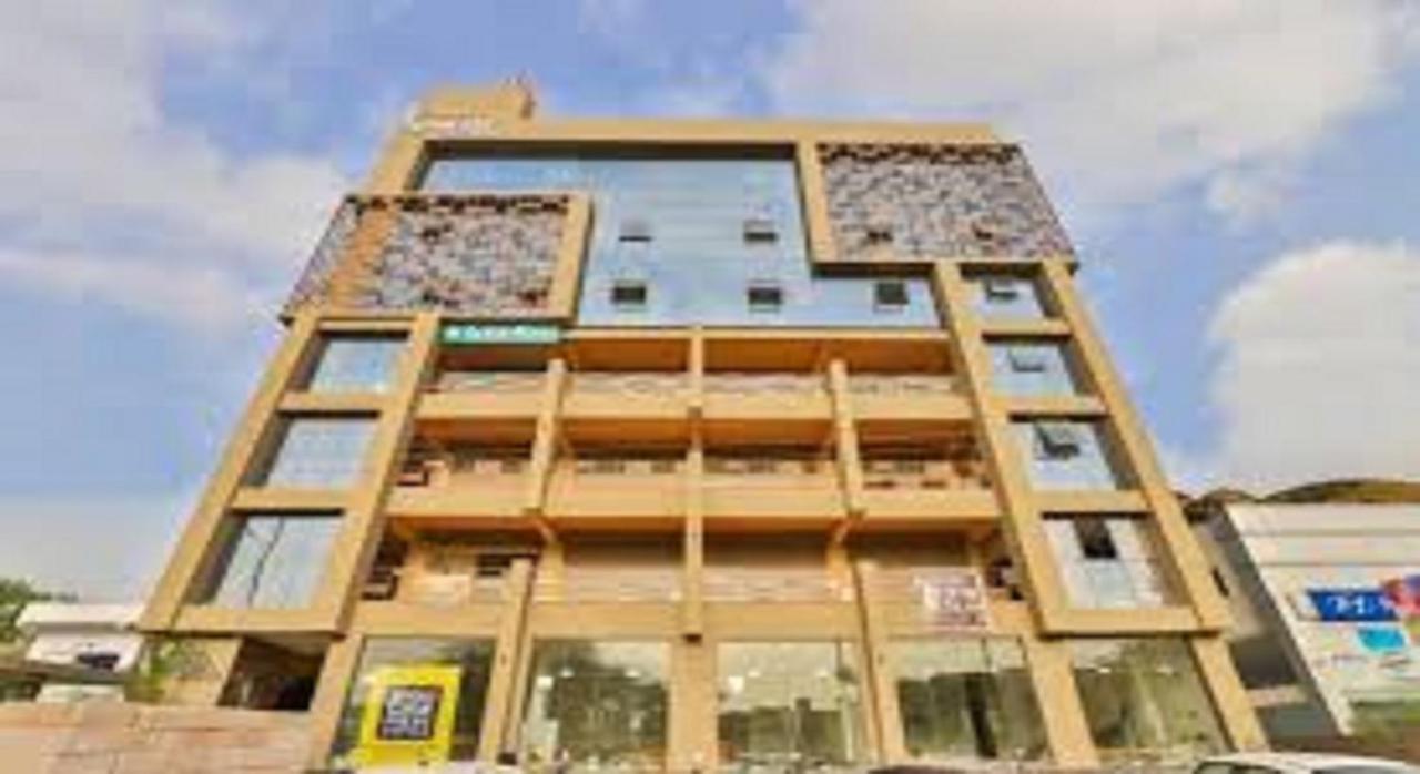 Hotel Royal Square By Sky Stays Ahmedabad Bagian luar foto