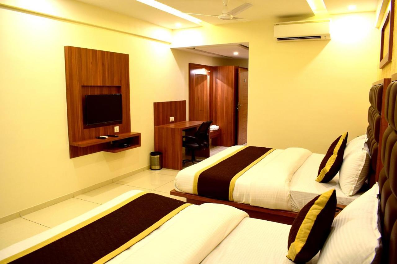 Hotel Royal Square By Sky Stays Ahmedabad Bagian luar foto
