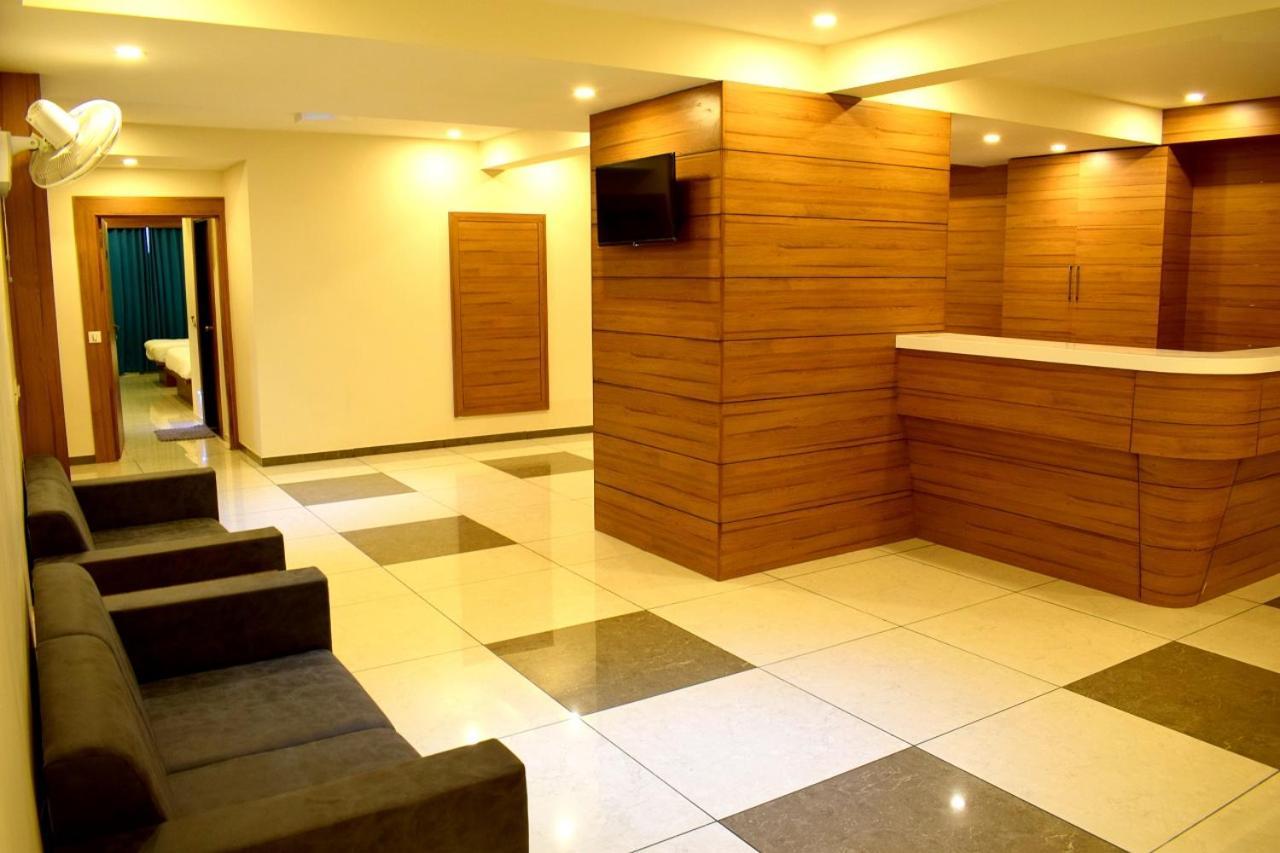 Hotel Royal Square By Sky Stays Ahmedabad Bagian luar foto