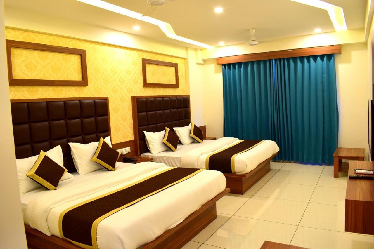 Hotel Royal Square By Sky Stays Ahmedabad Bagian luar foto
