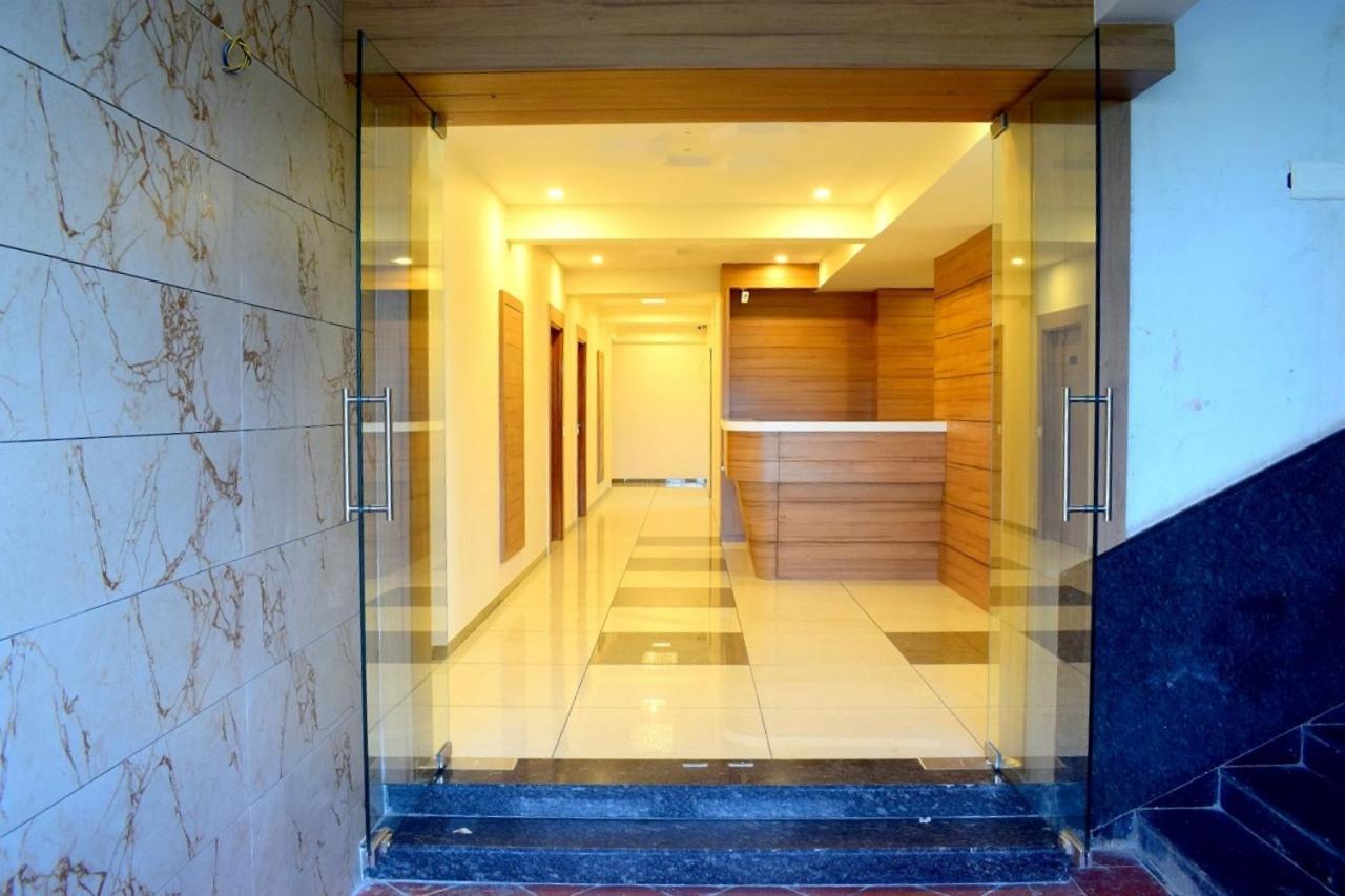 Hotel Royal Square By Sky Stays Ahmedabad Bagian luar foto