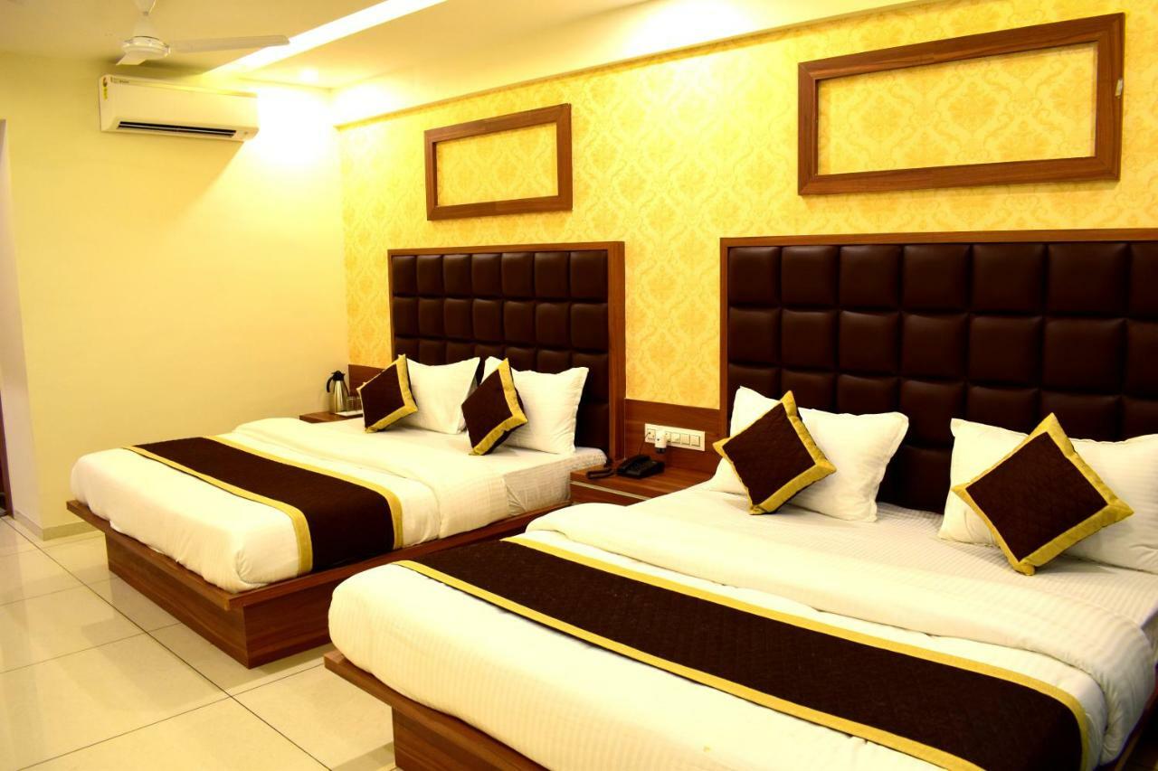 Hotel Royal Square By Sky Stays Ahmedabad Bagian luar foto