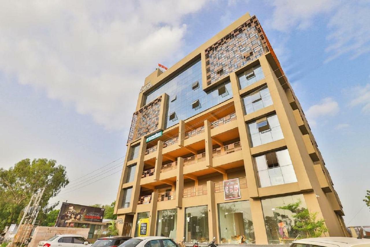 Hotel Royal Square By Sky Stays Ahmedabad Bagian luar foto