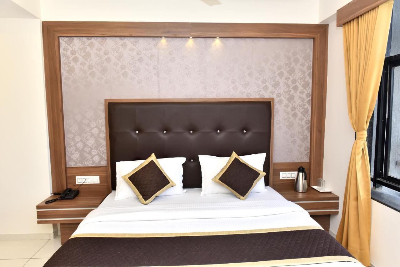 Hotel Royal Square By Sky Stays Ahmedabad Bagian luar foto
